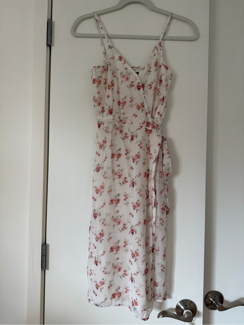 Abercrombie & Fitch White Floral Wrap Midi Dress with Pink Bouquet Print